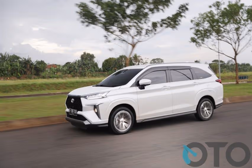 Membedah Perbedaan Toyota Veloz Varian CVT dan Q CVT