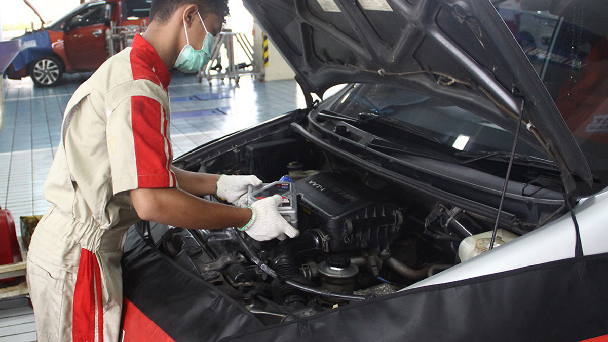 Waspadai Dampak Ganti Oli Mesin Beda Merek, Pilih TMO Oil untuk Performa Optimal